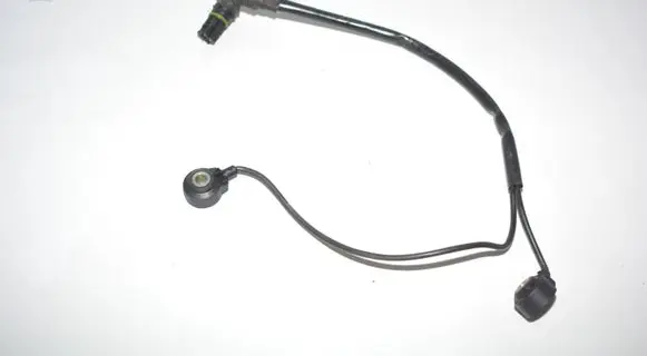 BMW 7 E65 E66 Detonation knock sensor 1709317 0261231136