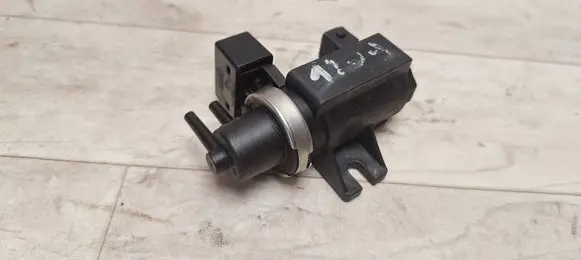 BMW 1 E81 E87 Turbo solenoid valve 72279600 2247906
