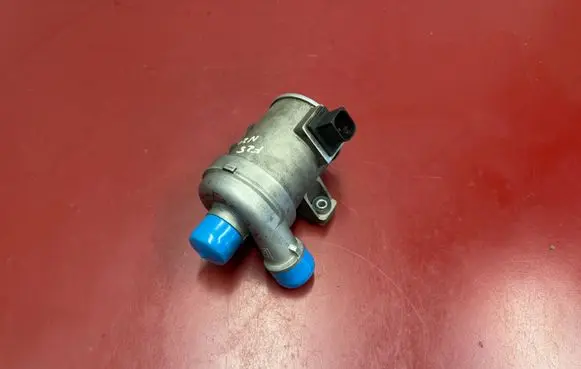 BMW X3 F25 Water pump 7604027 11517604027