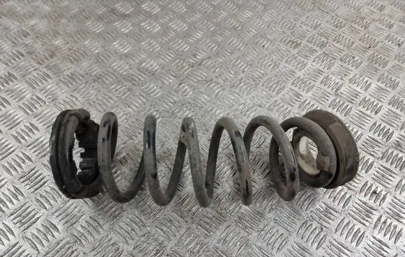 Land Rover Evoque II Rear coil spring K8D25B749FB