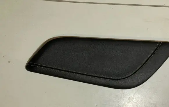 Ford Mustang VI Centre console side trim front 63044E06