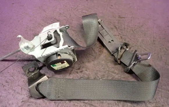 Opel Astra H Front seatbelt 13296212