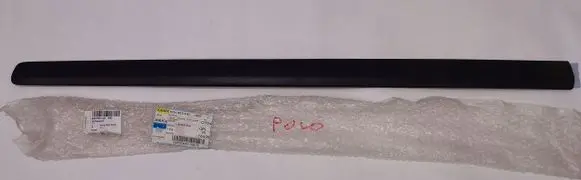 Volkswagen Polo Front door trim (molding) 6Q4853516
