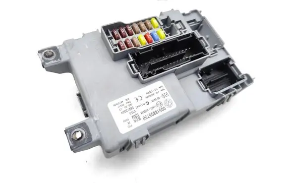 Fiat 500 Fuse module 00518895730