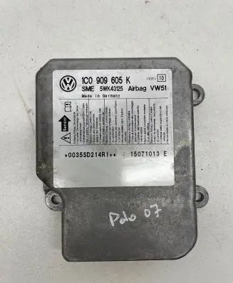 Volkswagen Polo Speedometer (instrument cluster) 4D0920835A