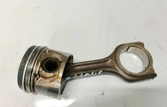 Ford Focus Piston with connecting rod 
