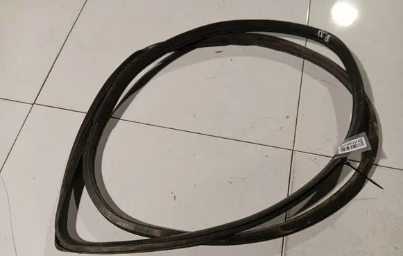 Honda FR-V Rubber seal front coupe door 