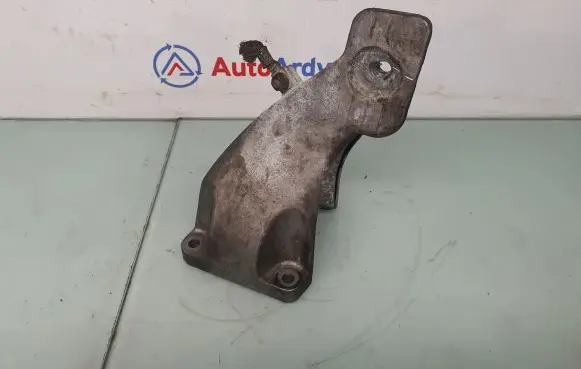 BMW 5 E60 E61 Engine mounting bracket 6777054 22116777054 6777056