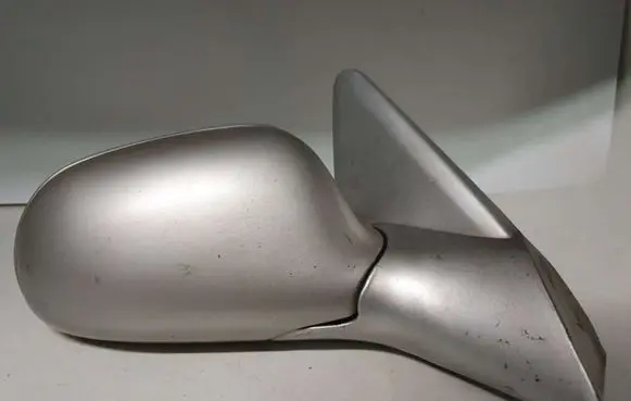Mazda 626 Front door electric wing mirror E13010519