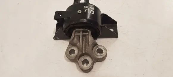 Opel Mokka X Engine mount bracket 95127173