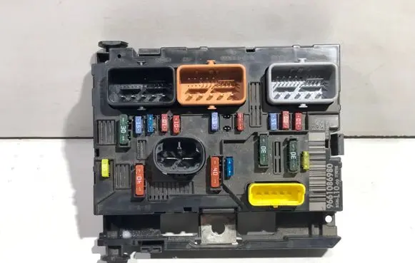 Peugeot 207 BSM Control unit 9661086980
