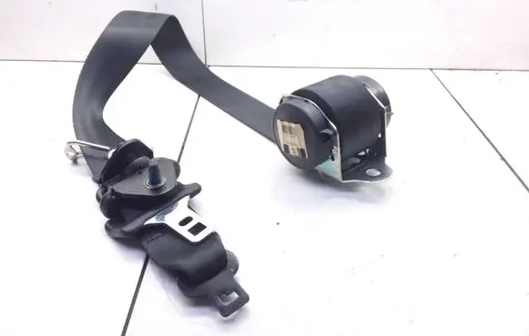 Middle seatbelt (rear)