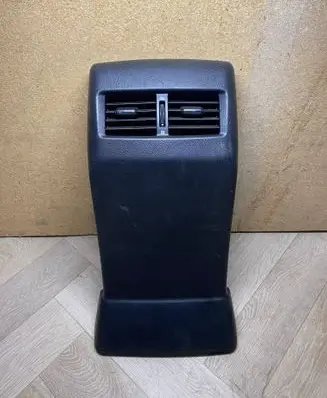 Rear air vent grill