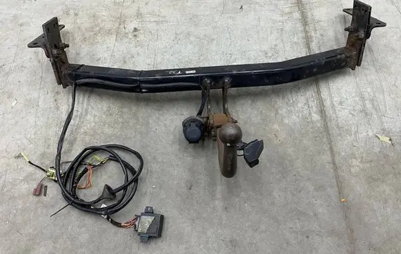 Nissan X-Trail T32 Tow bar KE5004C010 KE505XX007