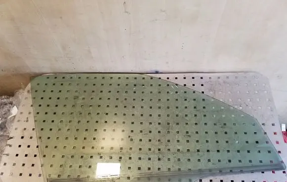 Subaru Forester SH Front door window glass four-door