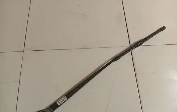 Toyota Yaris Front wiper blade arm 852110D020