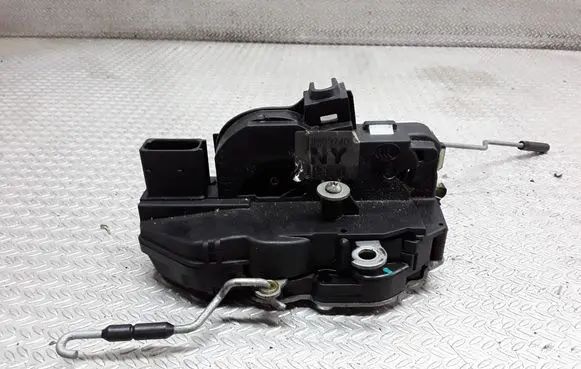 Chevrolet Cruze Front door lock 13503740