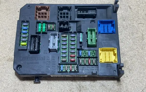 Citroen C4 II Fuse box set A2C53383165 A2C32427600