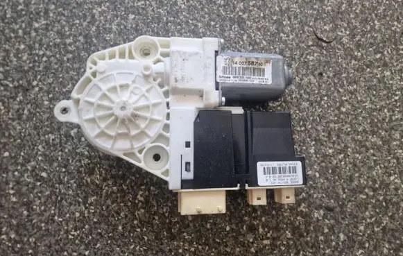 Peugeot 807 Front door window regulator motor 1400758780