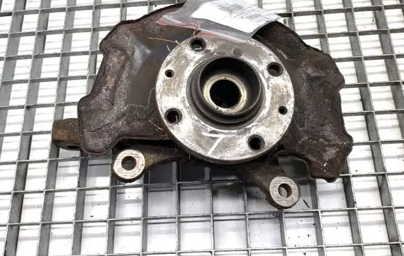 Suzuki Swift I Front wheel hub spindle knuckle 
