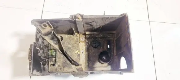 Battery box tray