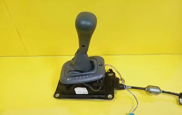 Renault Clio II Gear shifter/selector 7700104892C