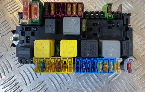 Mercedes-Benz A W176 Fuse module A2469067100 33271312