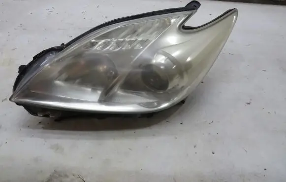 Toyota Prius (XW30) Headlight/headlamp