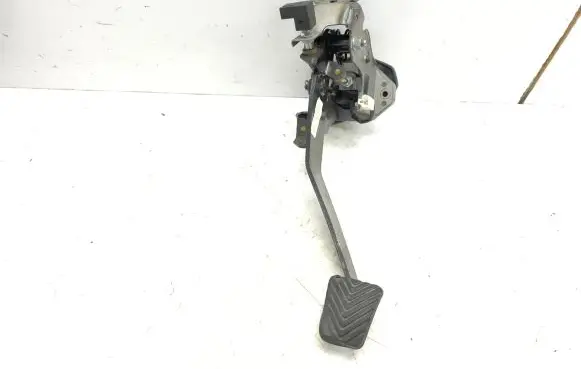 Hyundai ix35 Clutch pedal 328022S050