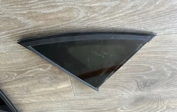 Renault Captur II Rear side window 833003993R