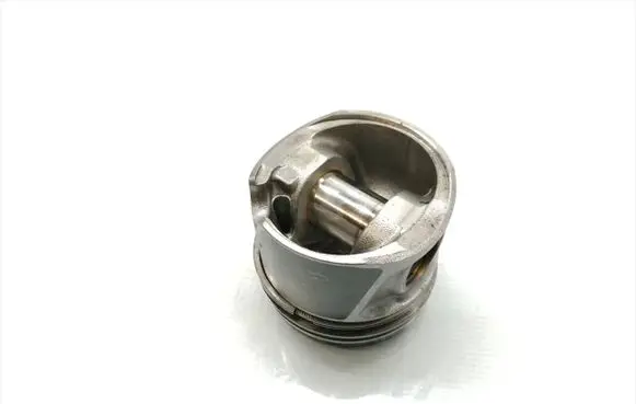 Volkswagen Golf V Piston 