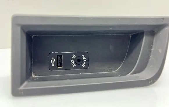 BMW 4 F32 F33 USB socket connector 9207358 58450710 105026813