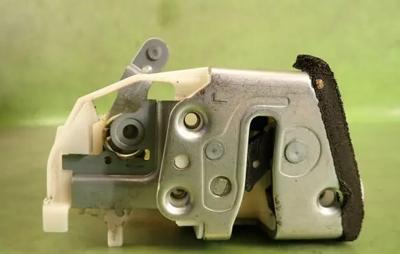 Suzuki SX4 Rear door lock