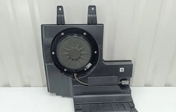Dodge RAM Subwoofer speaker 68329768AA V9467689
