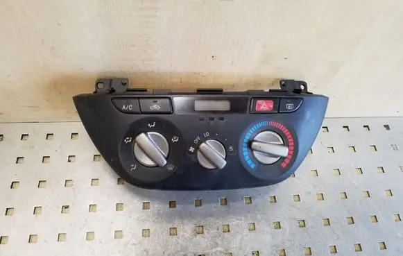 Toyota RAV 4 (XA20) Climate control unit 5590042140