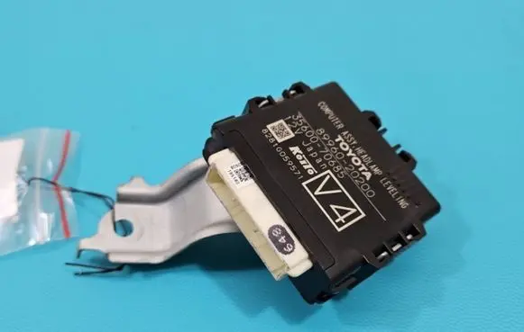 Toyota Avensis T270 Central body control module 89960-20200 IMPRK1426391