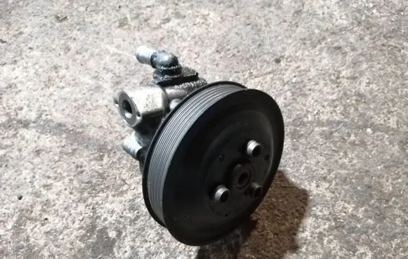 Audi Q5 SQ5 8R Power steering pump 8R0145155T