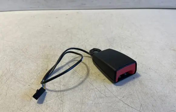 Audi TT TTS RS Mk3 8S Rear seatbelt buckle 8S8857739B