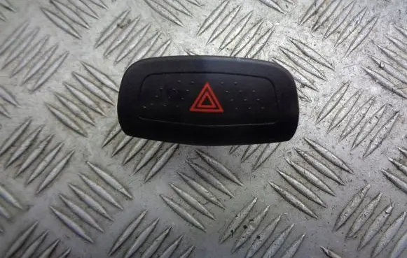 Nissan Primera Hazard light switch