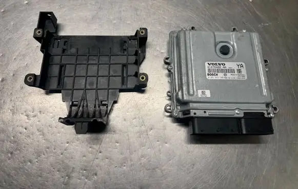 Volvo XC60 Engine control unit/module 31272462AA