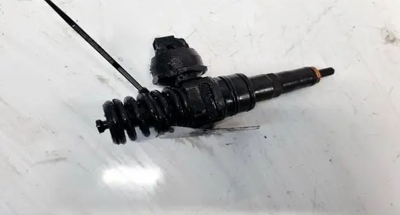 Skoda Fabia Mk2 (5J) Fuel injector 038130073BP