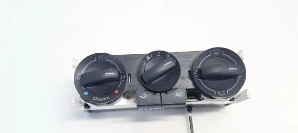 Volkswagen Polo Climate control unit 8825 6q0820045g