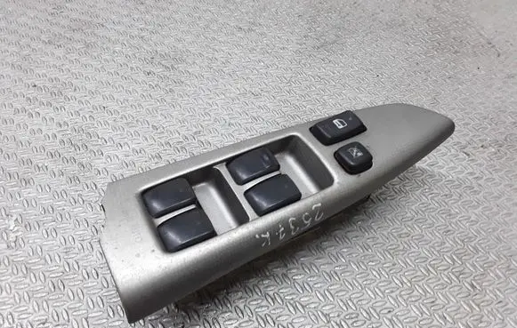 Toyota Corolla Verso E121 Electric window control switch 8404013081