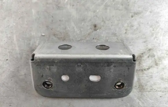 Maserati Levante Headlight/headlamp mounting bracket 670034251