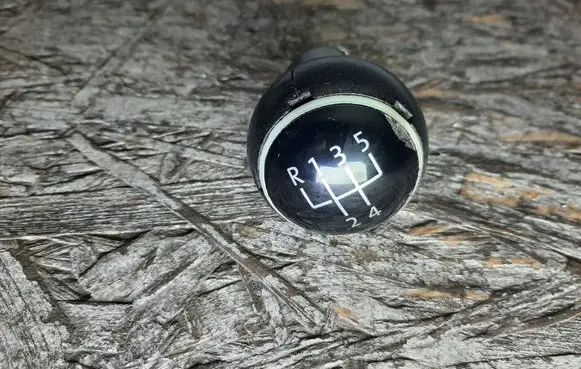 Volkswagen Caddy Gear lever shifter trim leather/knob
