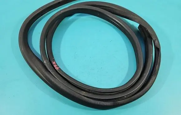 Front door rubber seal