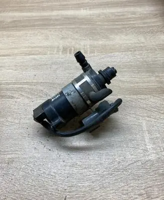Honda CR-V Windscreen/windshield washer pump 22613