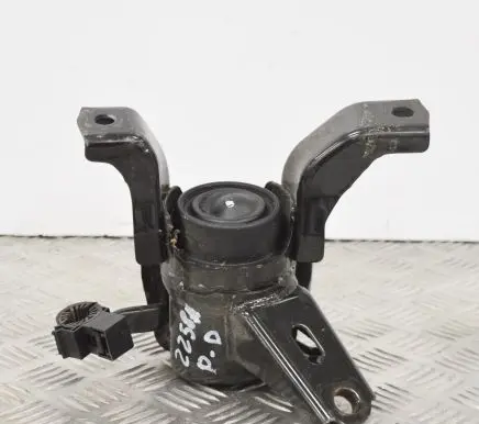 Toyota Auris E180 Engine mount bracket