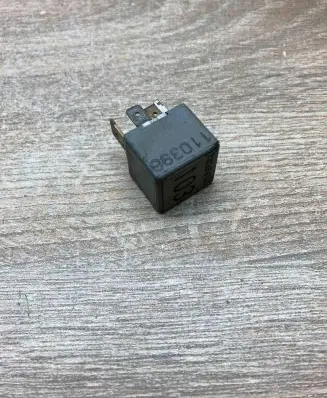Skoda Octavia Mk1 (1U) Other relay 357911253 899568
