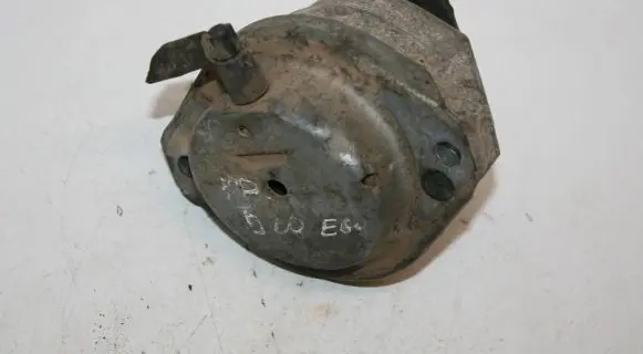 BMW 5 E60 E61 Engine mount bracket 6769874 15934612 586313